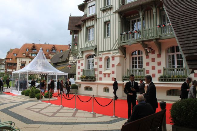 Location de moquette rouge pour accueil VIP